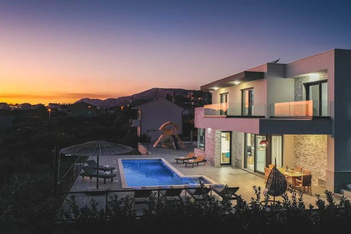 Image No.3-4 Bed Villa for sale