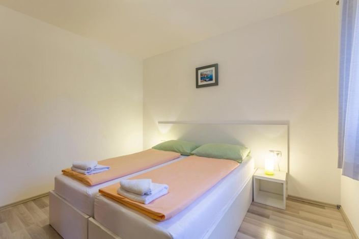 Image No.12-12 Bed House for sale