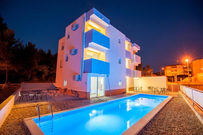 Image No.13-12 Bed House for sale