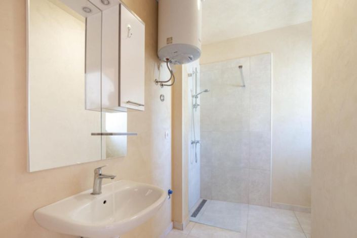Image No.16-12 Bed House for sale