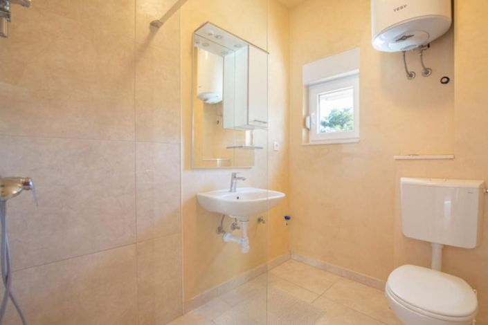 Image No.17-12 Bed House for sale