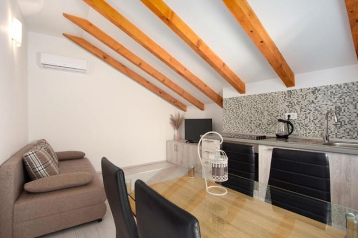 Image No.18-12 Bed House for sale