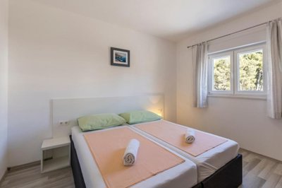 podstrana-kuca-s-bazenom-i-pogledom-na-more_3