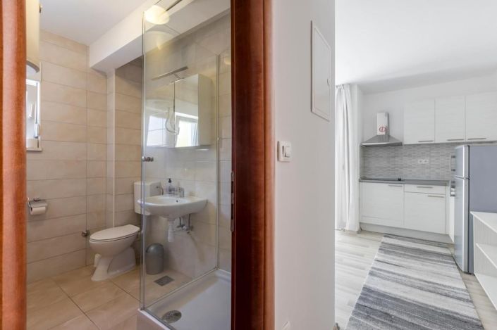Image No.4-12 Bed House for sale