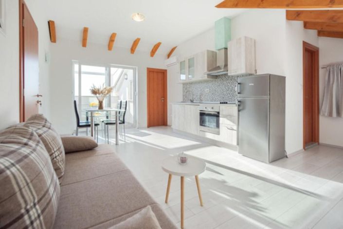 Image No.6-12 Bed House for sale