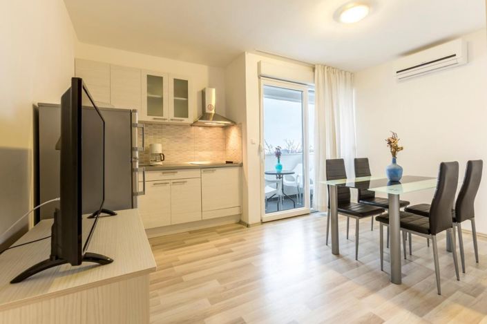 Image No.9-12 Bed House for sale