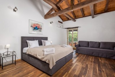 1 - Tinjan, Maison