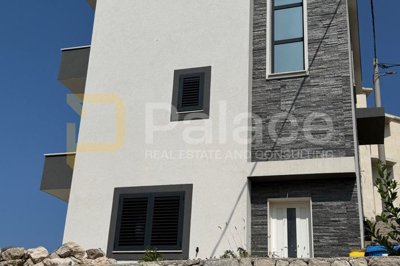 stanici-omis-obnovljena-kuca-s-pogledom-na-more-200-m-od_5