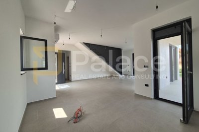 moderna-dvojna-vila-sa-bazenom-u-mirnom-dijelu-medulina_11