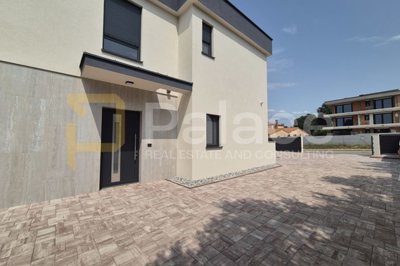 moderna-dvojna-vila-sa-bazenom-u-mirnom-dijelu-medulina_6