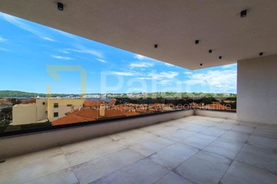 luksuzni-penthouse-s-pogledom-na-more-i-garazom-u-pomeru_7