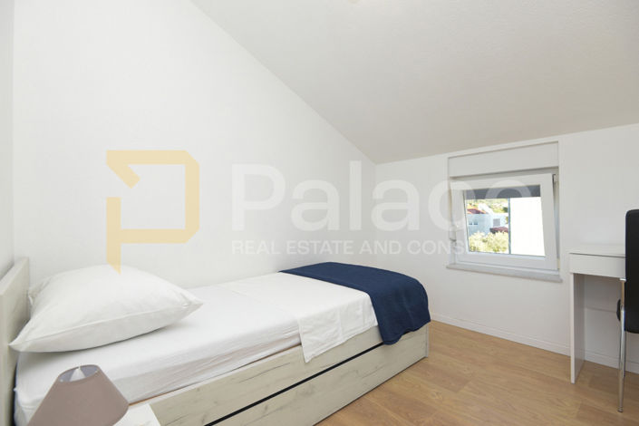 Image No.12-4 Bed House for sale