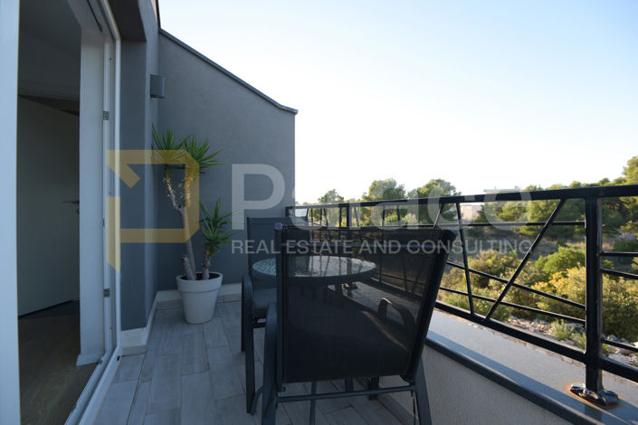Image No.18-4 Bed House for sale
