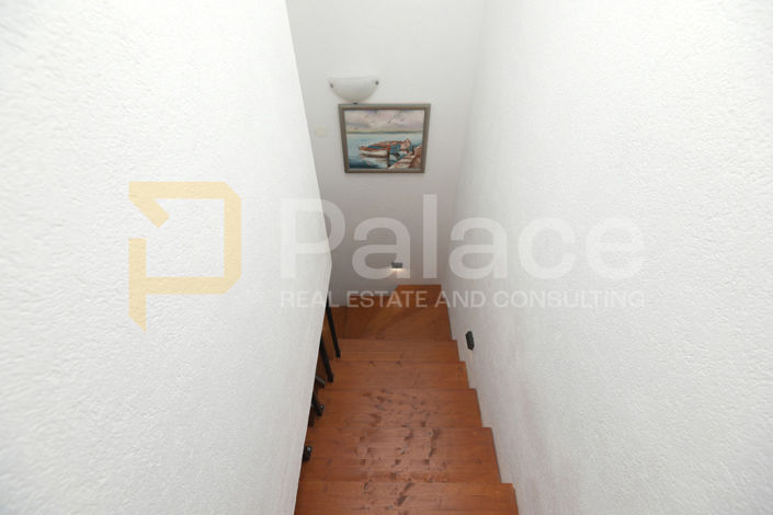 Image No.19-4 Bed House for sale