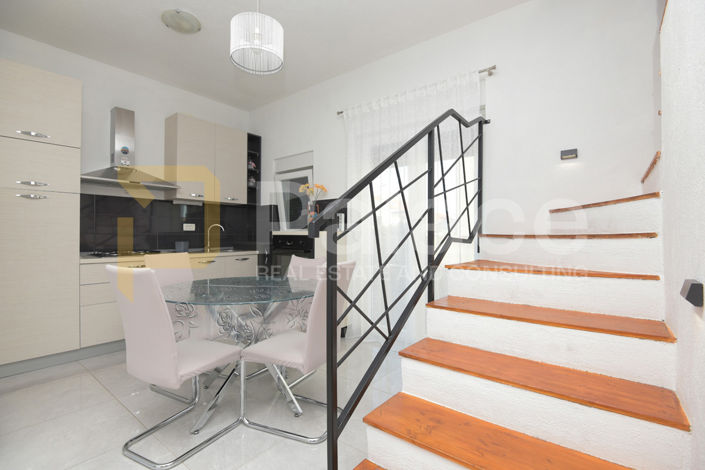 Image No.2-4 Bed House for sale