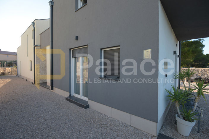 Image No.21-4 Bed House for sale