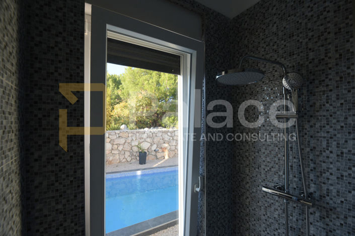 Image No.25-4 Bed House for sale