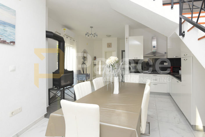 Image No.29-4 Bed House for sale