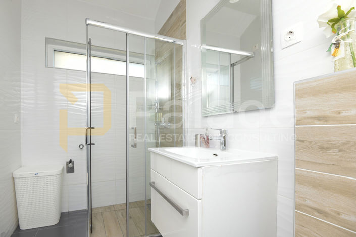 Image No.8-4 Bed House for sale