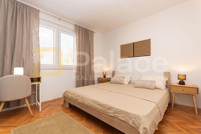 Image No.15-6 Bed House for sale