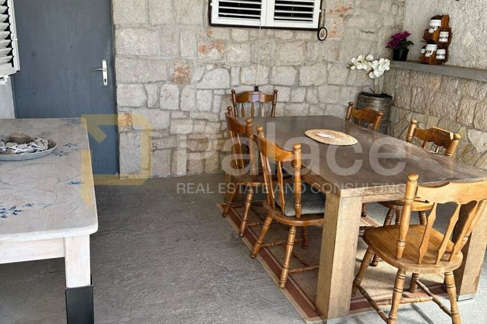 Image No.16-6 Bed House for sale