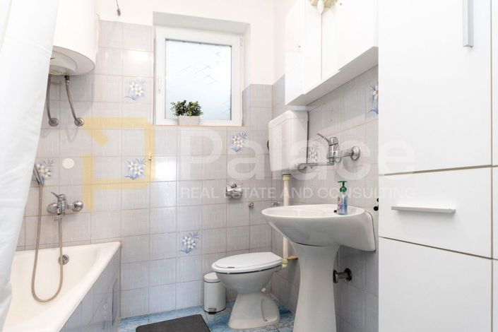 Image No.17-6 Bed House for sale