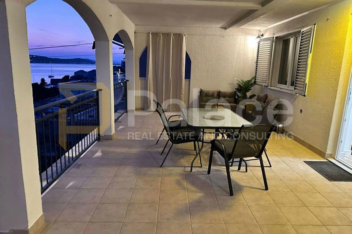 Image No.18-6 Bed House for sale