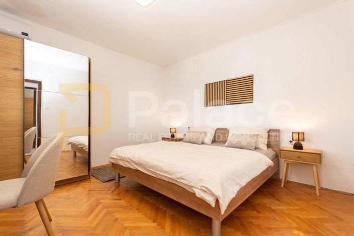 Image No.21-6 Bed House for sale
