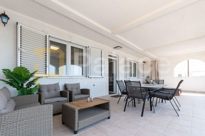 Image No.26-6 Bed House for sale