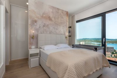 luksuzna-vila-s-bazenom-i-panoramskim-pogledom-na-grad-i_6