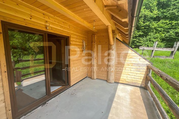 Image No.10-8 Bed House for sale