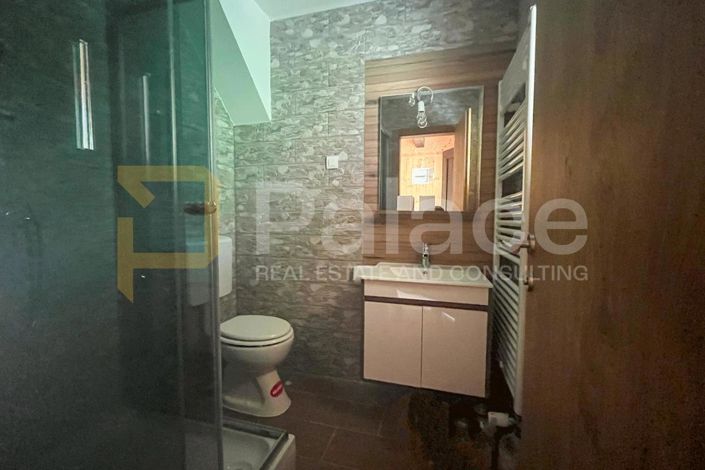 Image No.16-8 Bed House for sale