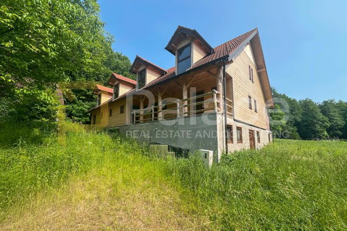 Image No.2-8 Bed House for sale