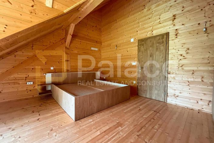 Image No.5-8 Bed House for sale