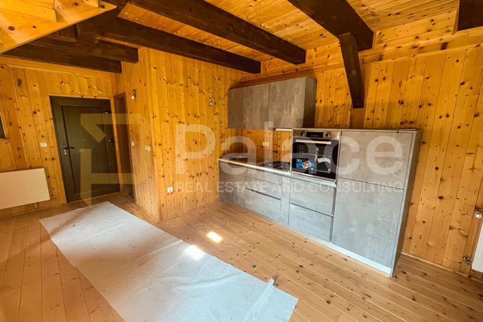 Image No.7-8 Bed House for sale