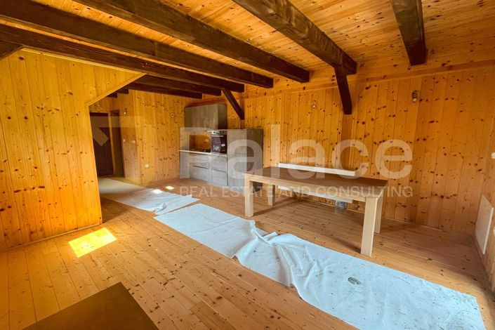 Image No.9-8 Bed House for sale