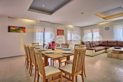 luksuzna-vila-u-stokovcima-s-bazenom-minigolfom-i-terenom_3