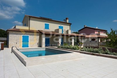 luksuzna-vila-u-rebicima-s-bazenom-jacuzziem-i-pogledom-na_1