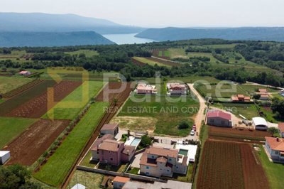 luksuzna-vila-u-rebicima-s-bazenom-jacuzziem-i-pogledom-na_12