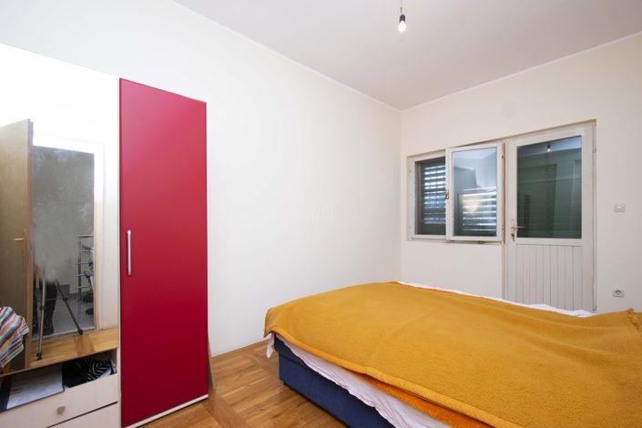 Image No.12-8 Bed House for sale