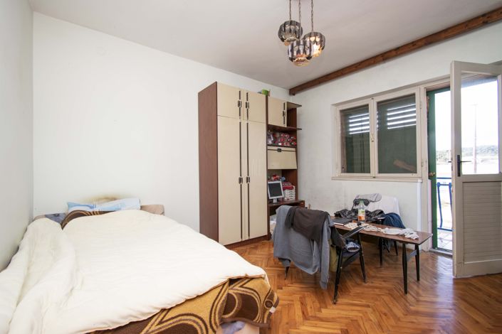 Image No.13-8 Bed House for sale