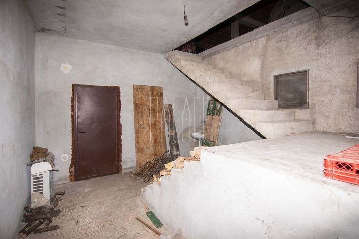 Image No.16-8 Bed House for sale