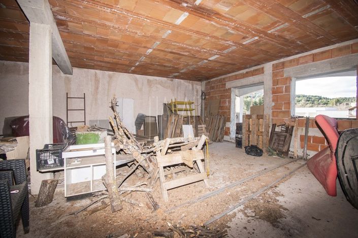 Image No.18-8 Bed House for sale