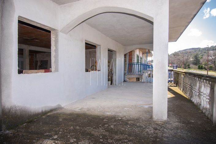 Image No.20-8 Bed House for sale