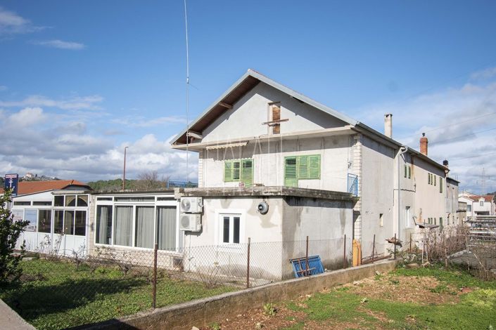 Image No.3-8 Bed House for sale