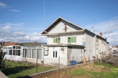 kuca-s-5-poslovnih-prostora-i-3-stana-bilice-kod-sibenika_3