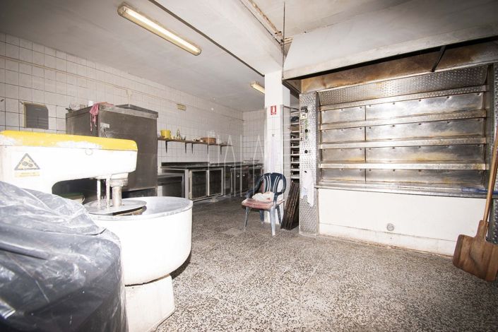 Image No.4-8 Bed House for sale