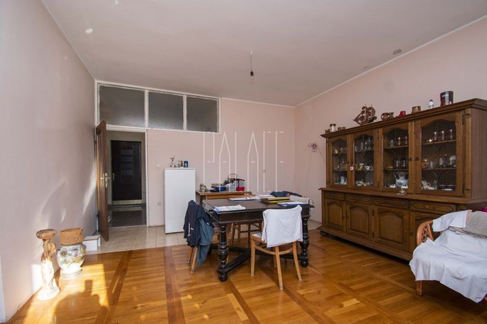 Image No.9-8 Bed House for sale