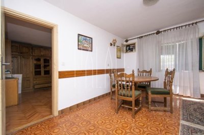 prekrasan-povijesni-ljetnikovac-s-perivojem-u-centru-vodica_3