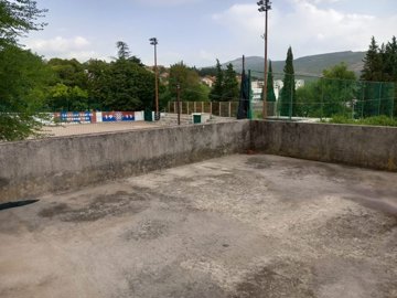 prostran-stan-u-centru-drnisa-s-potencijalom_8